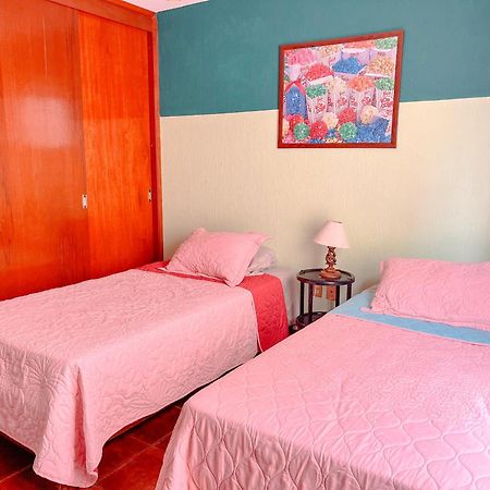 Colorful Family Condo With Terrace And Free Parking 과나후아토 외부 사진