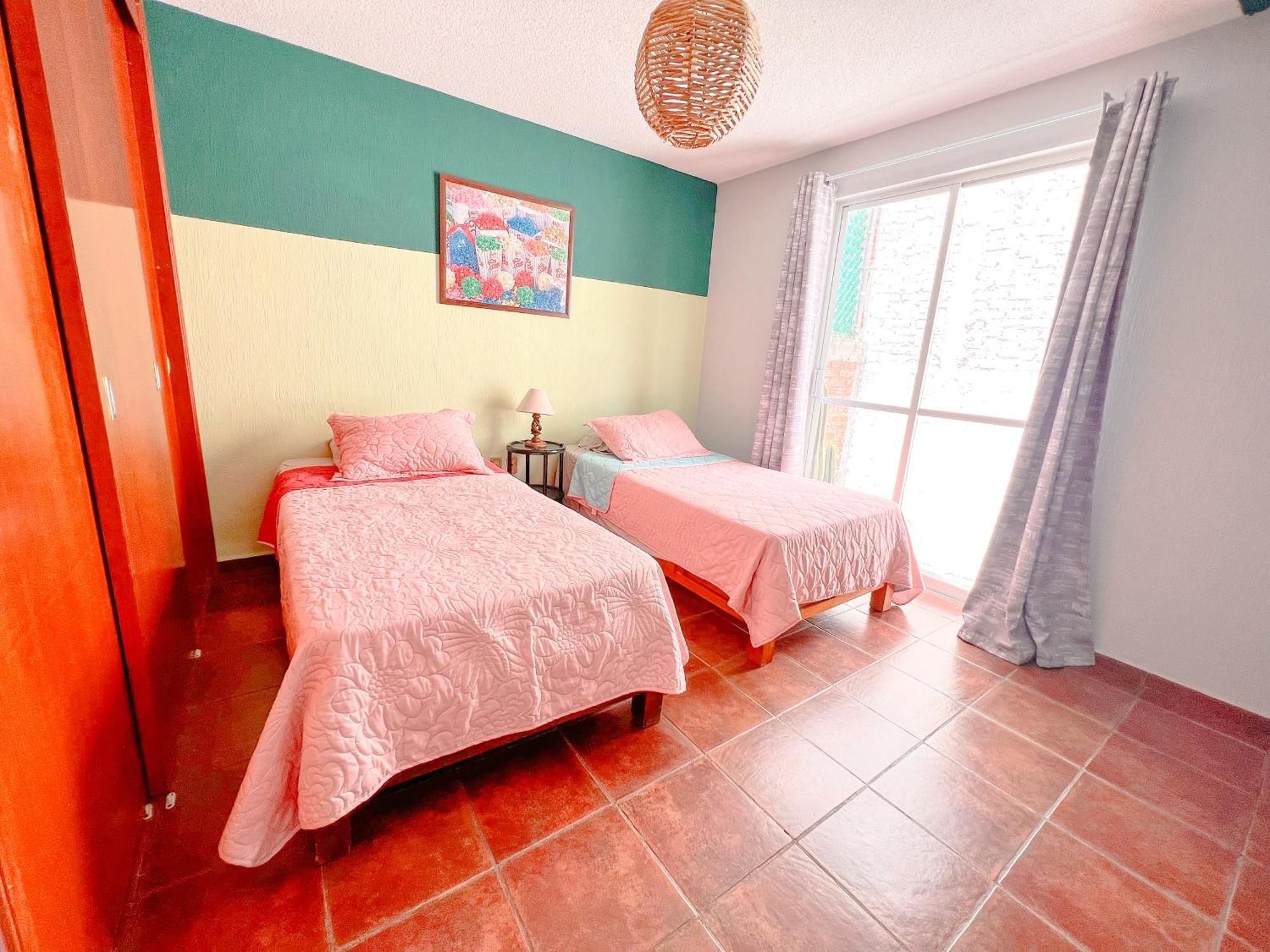 Colorful Family Condo With Terrace And Free Parking 과나후아토 외부 사진